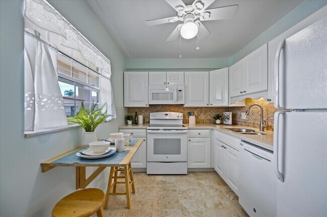 Foto del edificio - 10280 Imperial Point Dr W