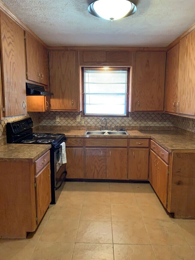 Foto del edificio - HUD Friendly | 3 Bed 2 Bath | Completely R...