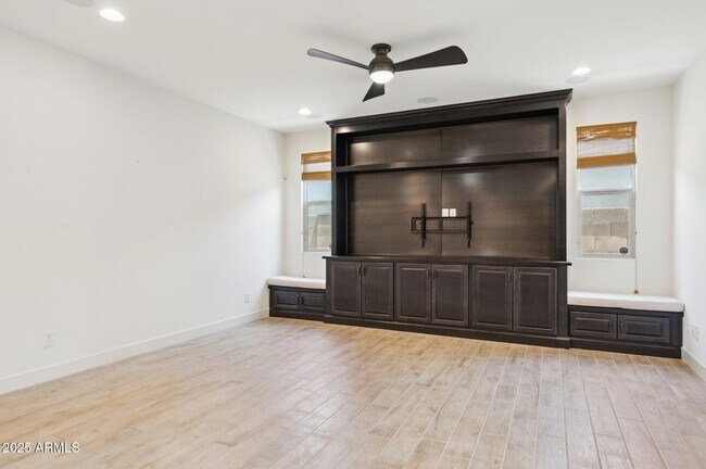 Building Photo - 5554 S Archer