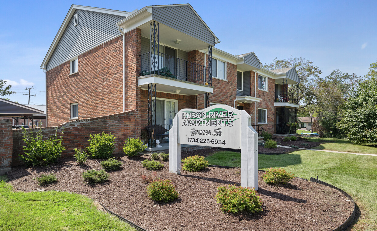 Foto principal - Huron River Apartments - Grosse Ile