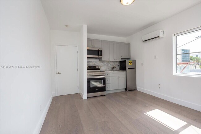 Building Photo - 557 Meridian Ave