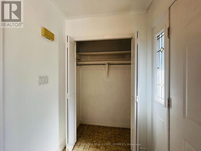 Building Photo - 5529 Spruce Ave
