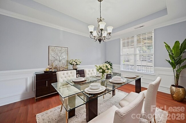 Foto del edificio - 704 Springwood Dr