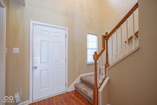 Foto del edificio - 5315 Rippling Brook Way