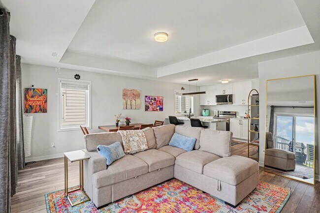 Building Photo - 802 Lillian Freiman Private