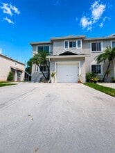 Building Photo - 1428 SW 47th Ave