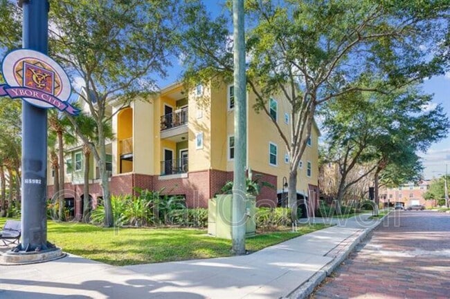 Photo - 2010 E Palm Ave Apartment