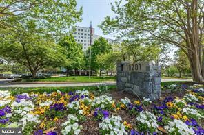 Building Photo - 10201 Grosvenor Pl