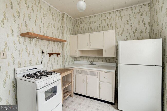 Building Photo - 1307 W Northern Pkwy