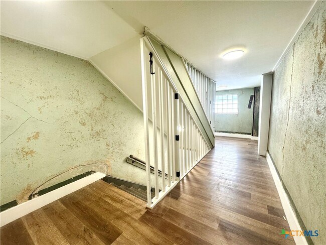 Foto del edificio - 123 W May St