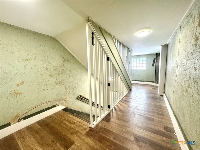 Building Photo - 123 W May St