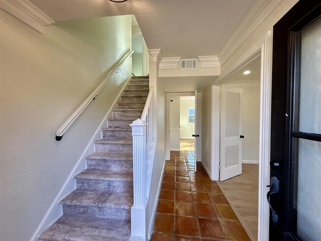 Building Photo - 6275 Westgate Dr