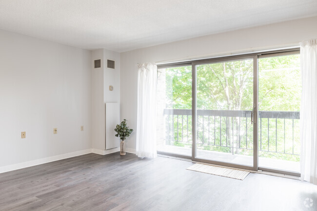 0HAB, 1BA - 470 ft² - Sala de estar - Serenity Towers at Brockton