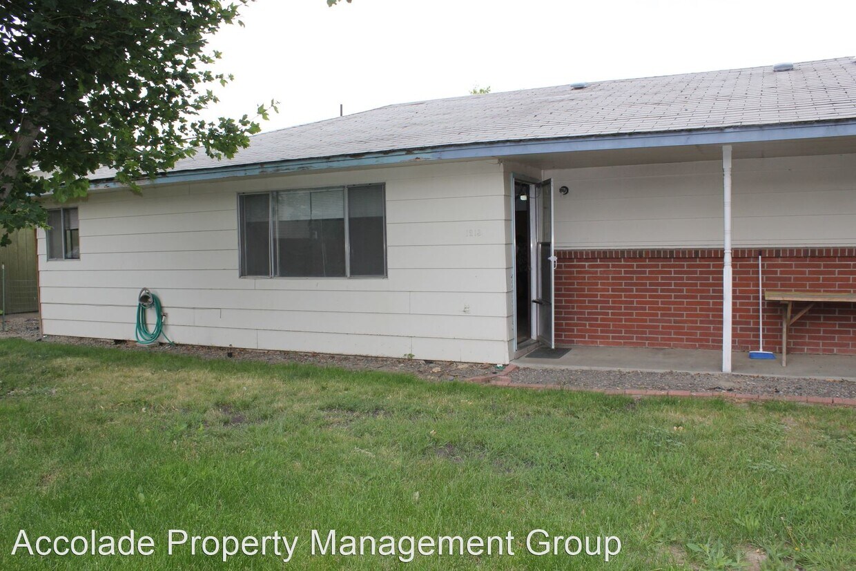 Primary Photo - 1213 N Delphine St