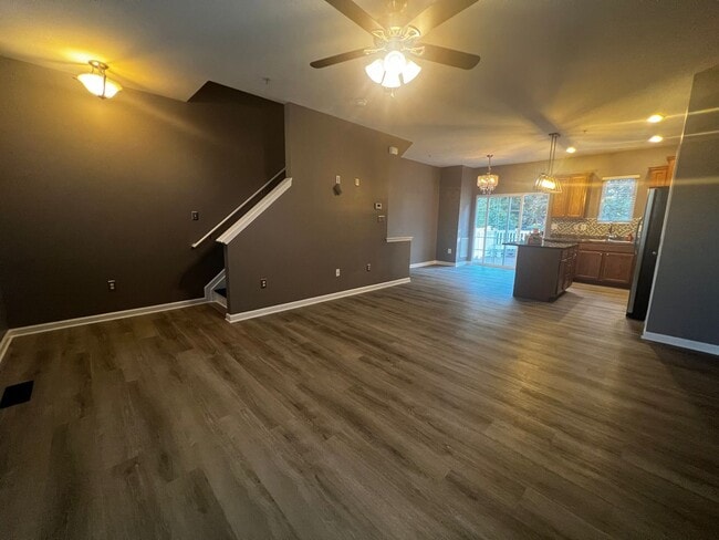 Building Photo - Quaint 2 BR/2.5 BA Townhome in Tanyard Springs Community of Glen Burnie!