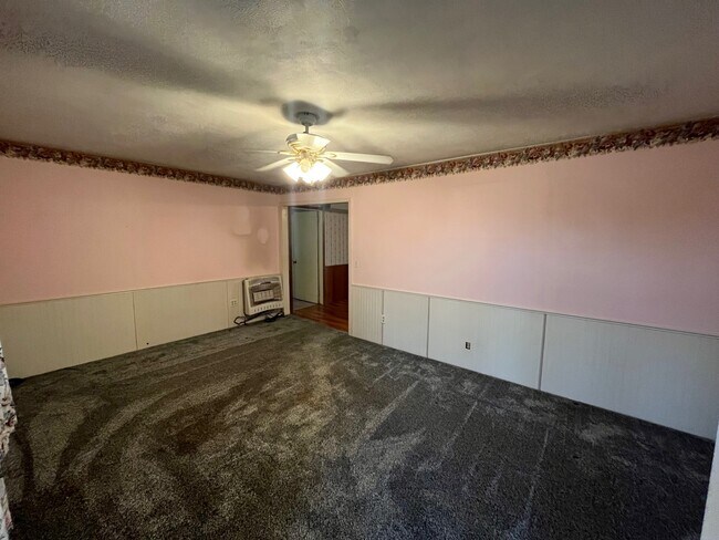 Building Photo - 503 N Pecan St