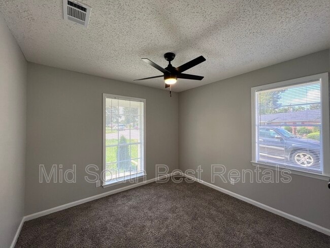 Foto del edificio - 326 Inwood Dr
