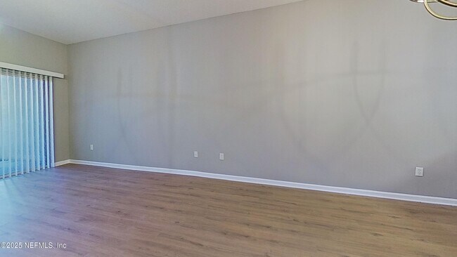 Building Photo - 3907 Summer Grove Way N