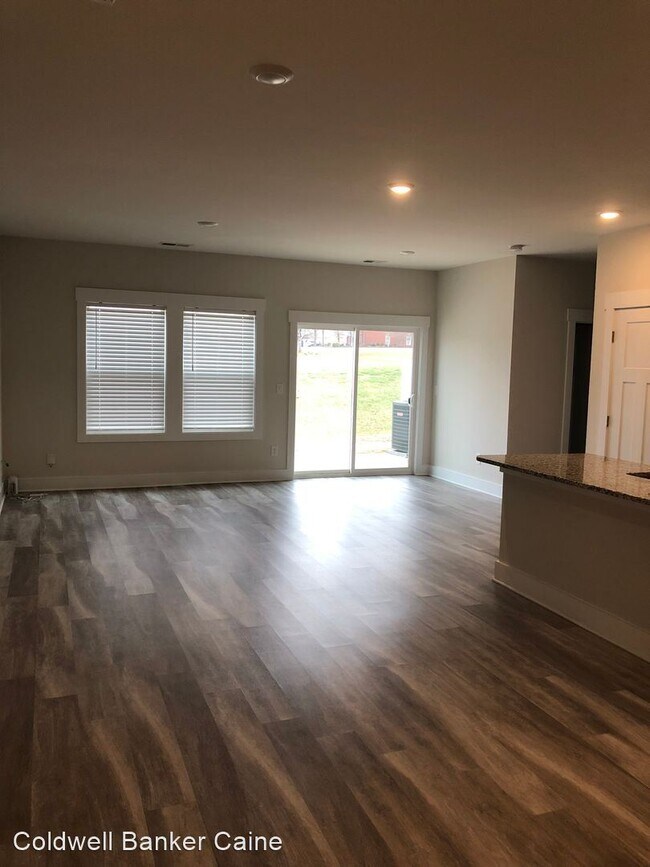 Building Photo - 3 br, 2.5 bath House - 104 Outback Drive