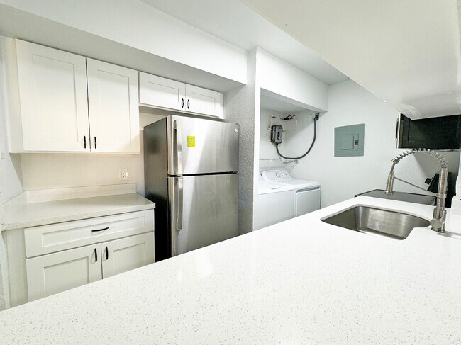 Foto del edificio - 4501 Treehouse Ln