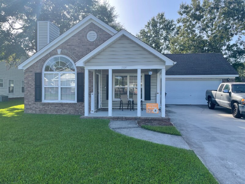 Foto principal - 7809 Lumberton Rd