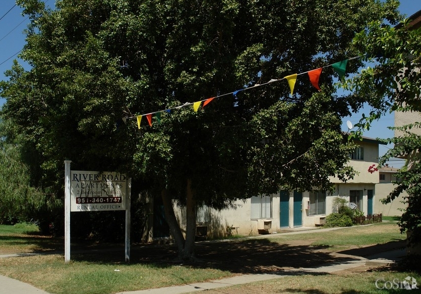 Building Photo - River Road Apartments