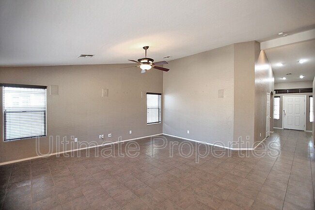 Building Photo - 2098 W Goldmine Mountain Dr