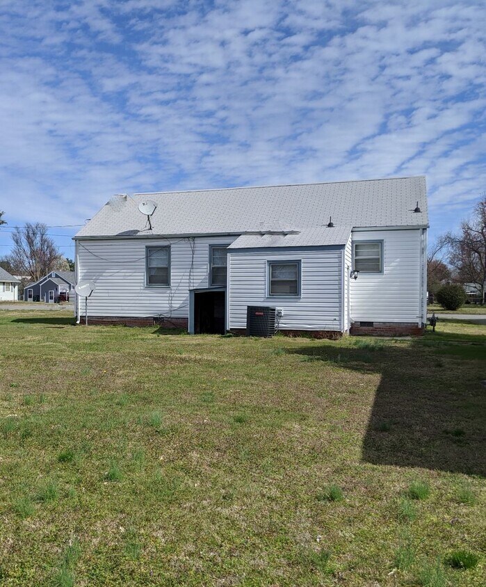 Building Photo - 3404 Carlton Rd