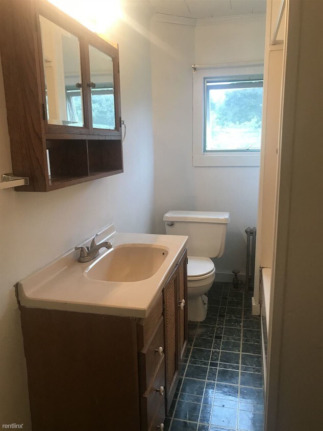 Foto del edificio - 3 br, 1 bath  - 14 Evergreen St