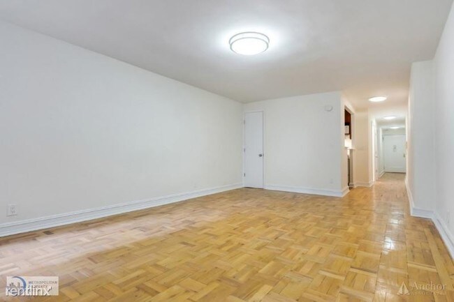 Building Photo - 146 W 68th St