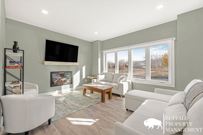 Building Photo - Brand new fully furnished home available for rent!!