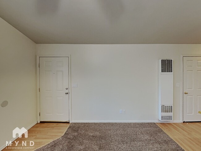 Building Photo - 476 W Plumb Ln