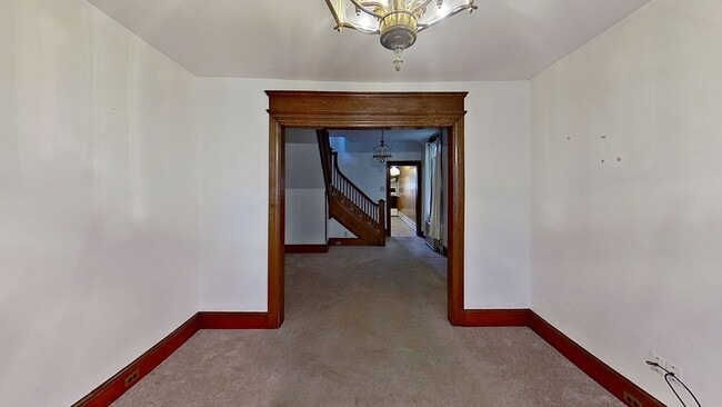 Building Photo - 4 Bedroom Duplex with attached commercial ...