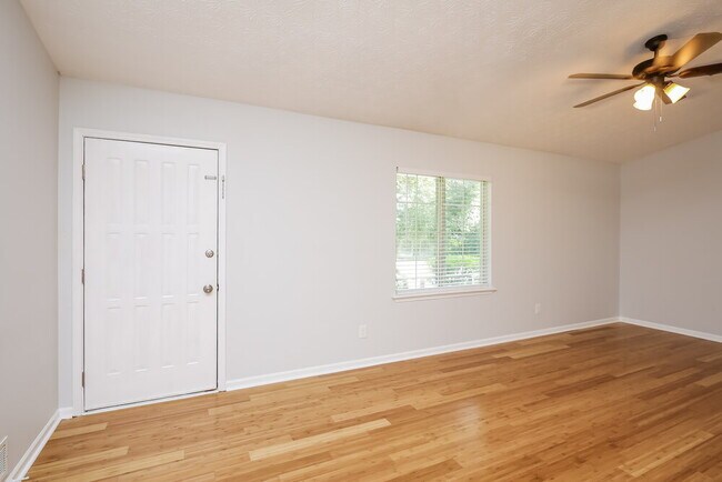 Building Photo - 1890 Lamplighter Way