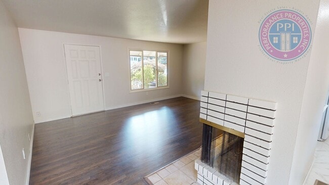 Building Photo - Lake Oswego - Single Level Ranch, Great Ne...
