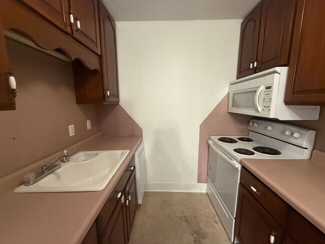 Building Photo - 1110 Chandler Dr