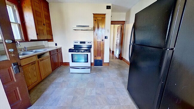 Foto del edificio - Spacious 3-Bedroom Duplex