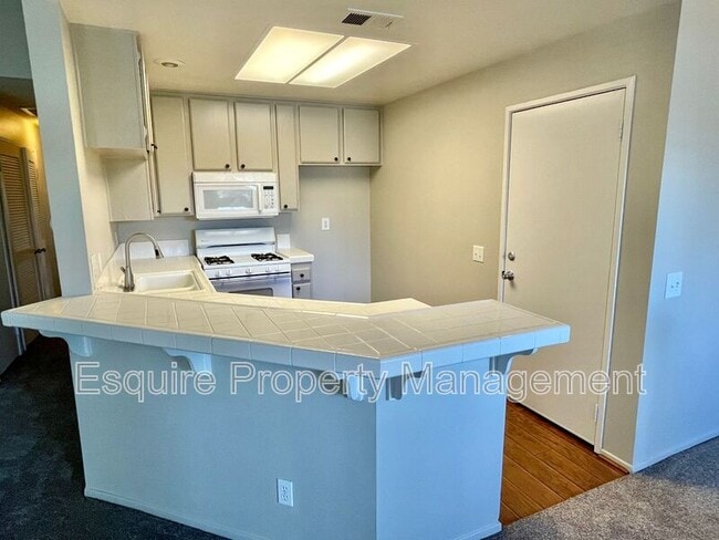 Building Photo - 2075 Blackberry Cir