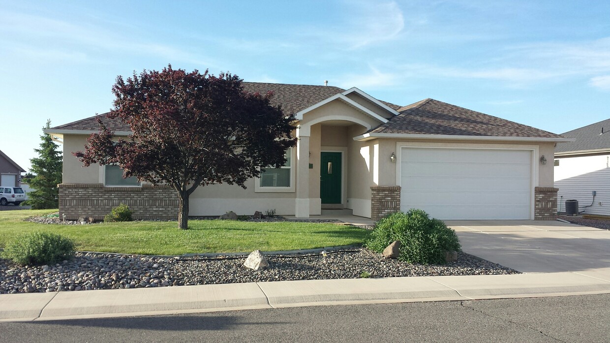 Primary Photo - 2801 Glen Oak Dr
