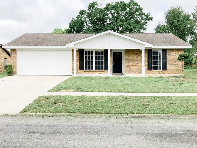 Building Photo - 2205 Mustang St