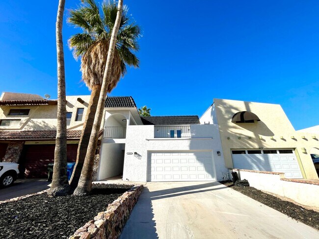 Building Photo - Gorgeous 2-Story Home with Golf Course Vie...