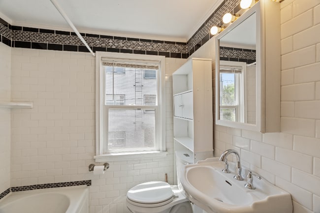 Foto del edificio - 104 S Oak St