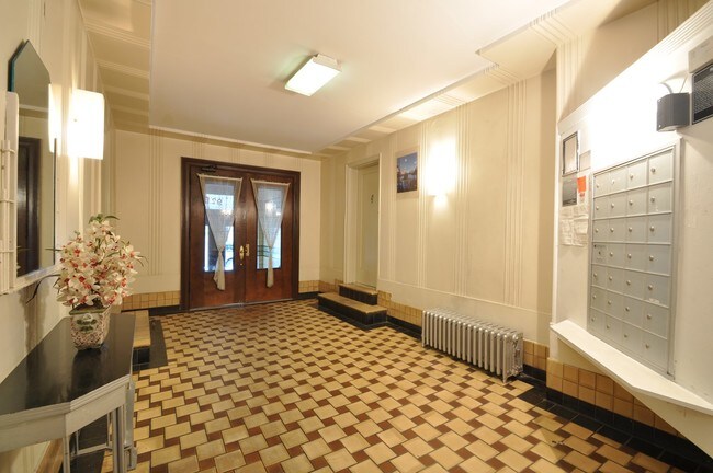 Lobby Photo - 92 East 208th Street