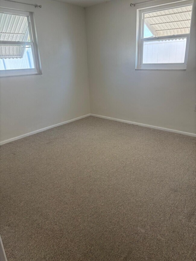 Building Photo - 4853 Manor Dr