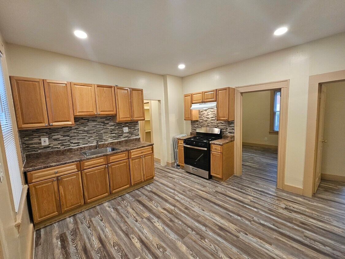 Foto principal - 457 E 22nd St