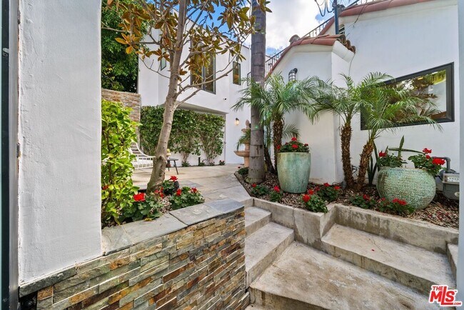 Building Photo - 7050 Pacific View Dr