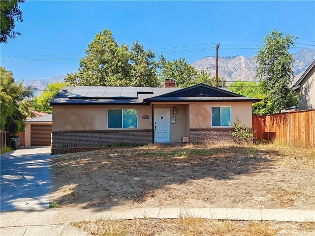 Primary Photo - 3165 Primavera St