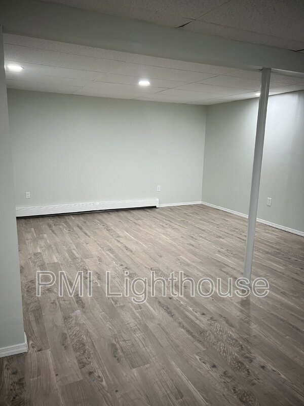 Building Photo - 470 Williams Way North