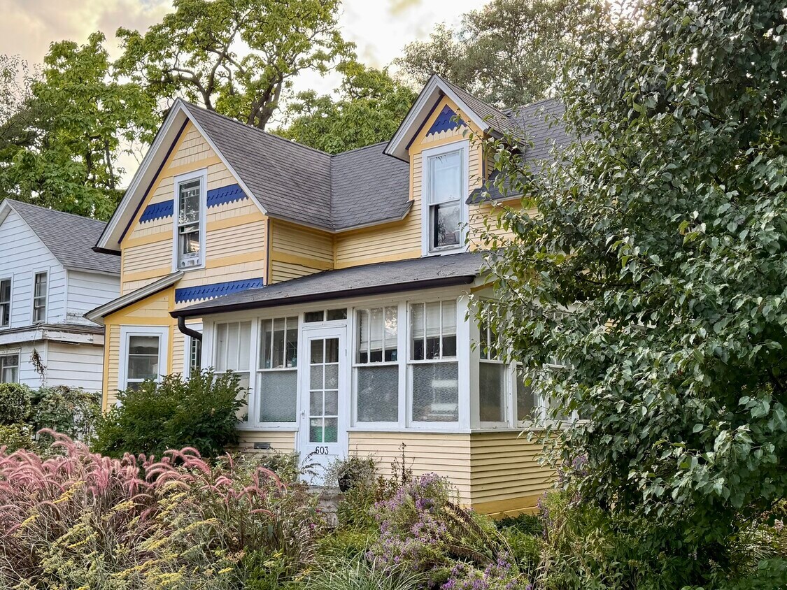 Foto principal - 603 S Batavia Ave