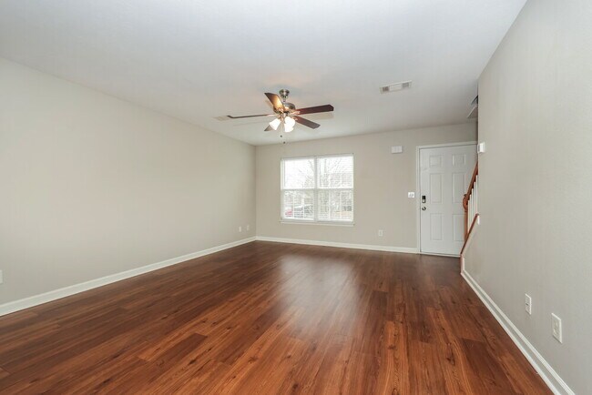 Foto del edificio - 146 Howard Woody Dr